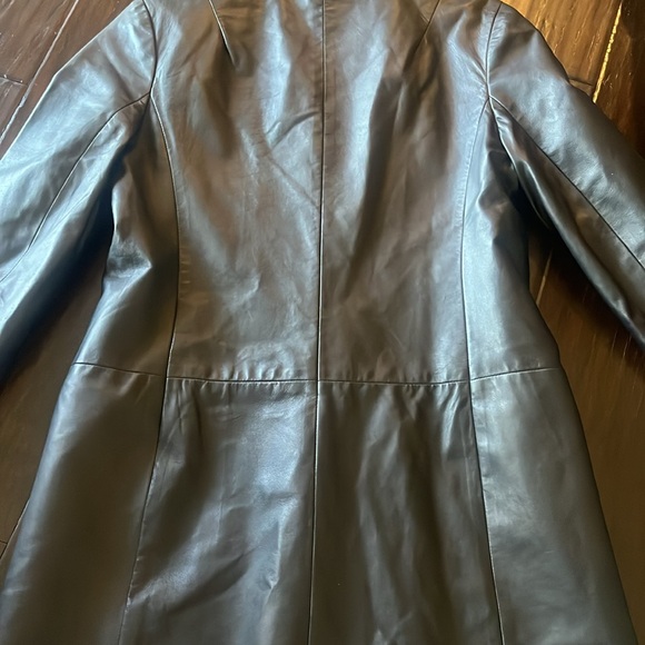 Vintage black leather jacket/coat with goldtone and pearl button - Picture 5 of 6